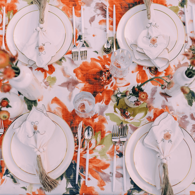 8 In. Classic Ivory Design Plastic Plates | 120 Count